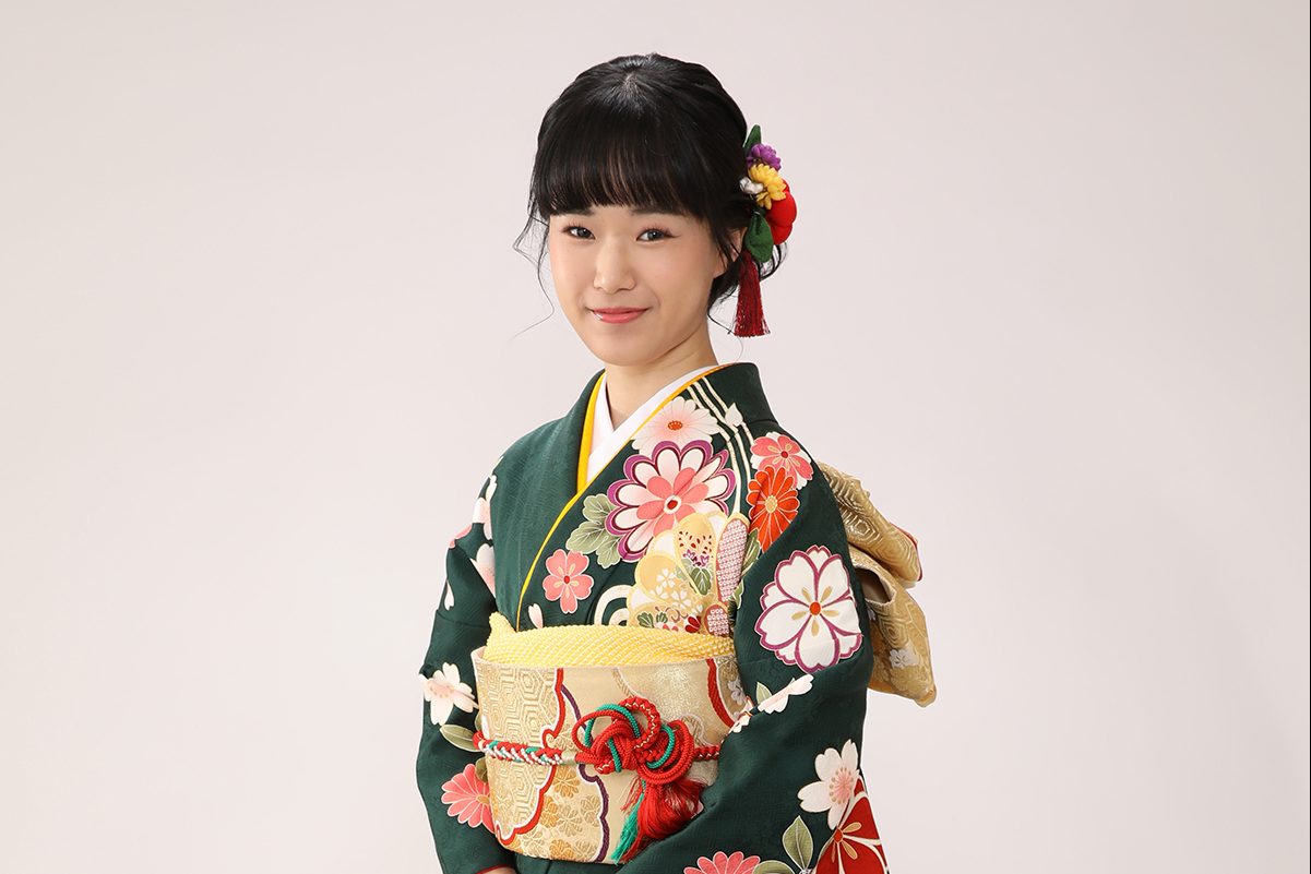 濃緑×古典柄の振袖で成人式の前撮り撮影を!|成城こそでや 濃緑×古典柄の振袖で成人式の前撮り撮影を!|成城こそでや